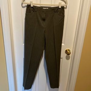 Jones Nee York Sport pants I. Olive color stretch fabric